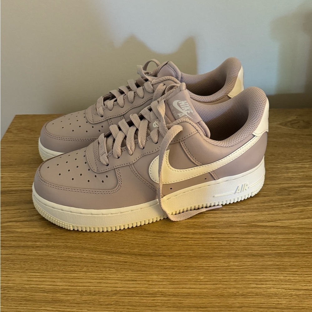 Nike AF1 Flyease in “Platinum Violet”